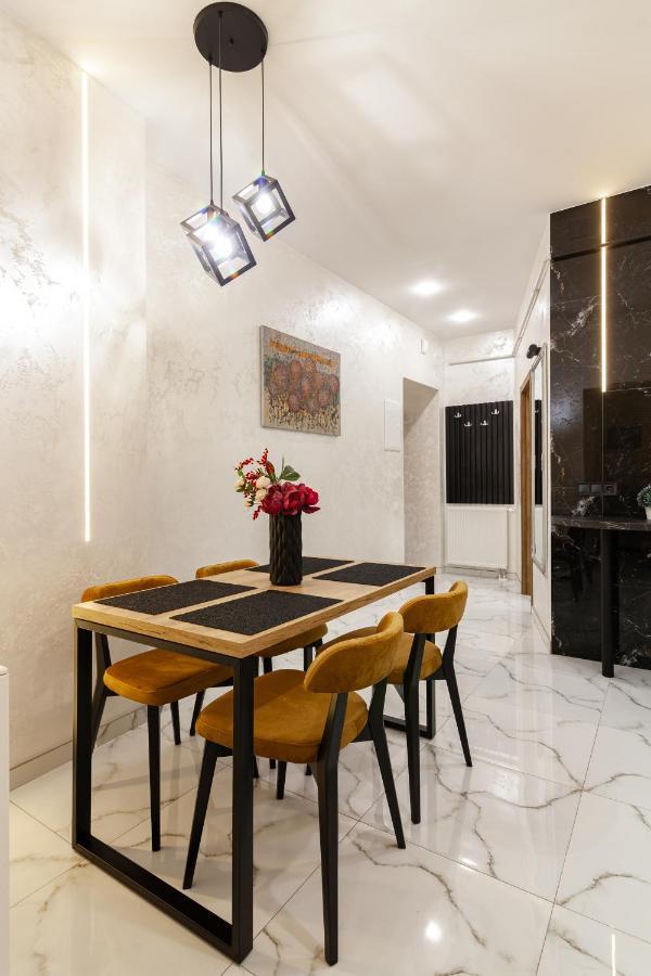 Alfa Apartments Svobody 39 Лвив Екстериор снимка